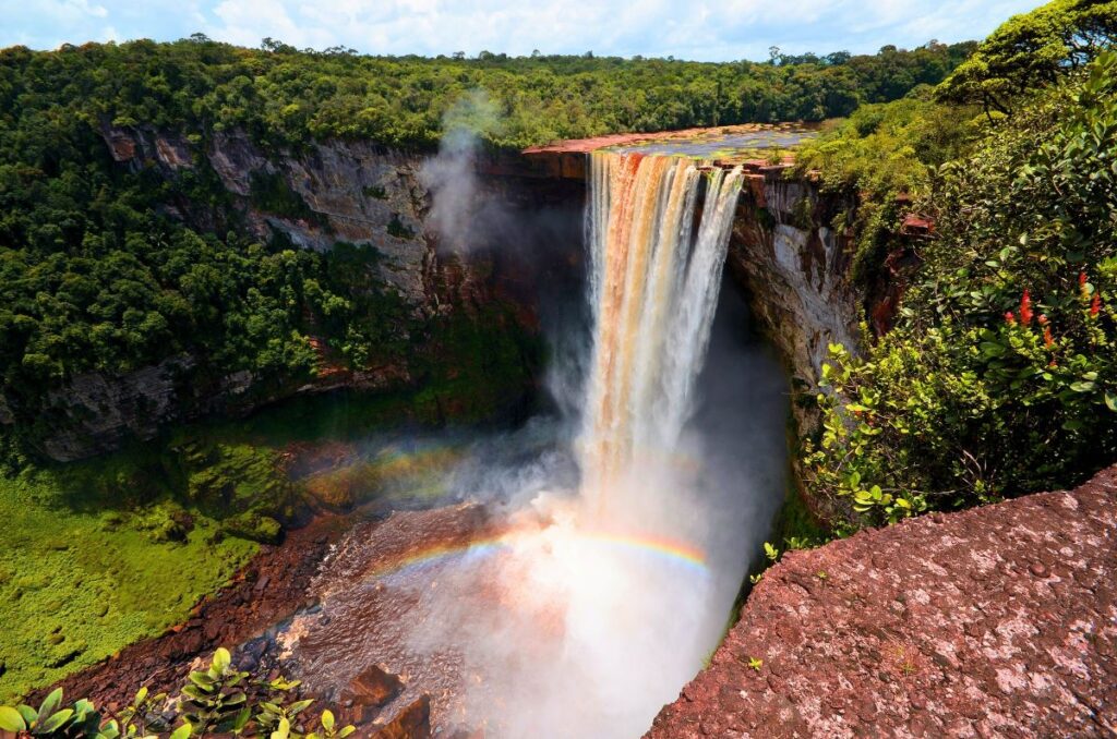 The World’s Largest Single-drop Waterfall